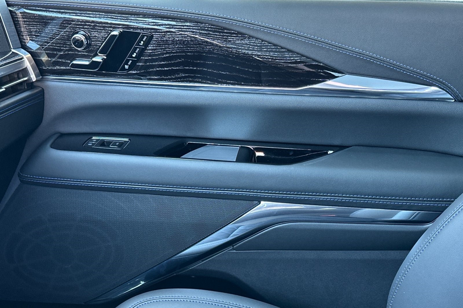 2025 Cadillac ESCALADE IQ Sport 1