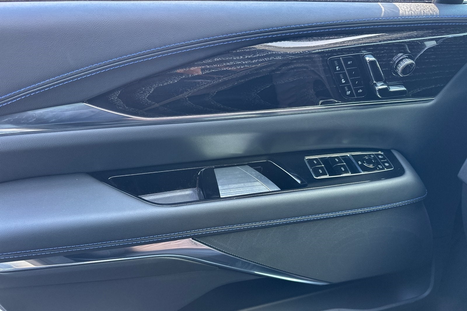 2025 Cadillac ESCALADE IQ Sport 1