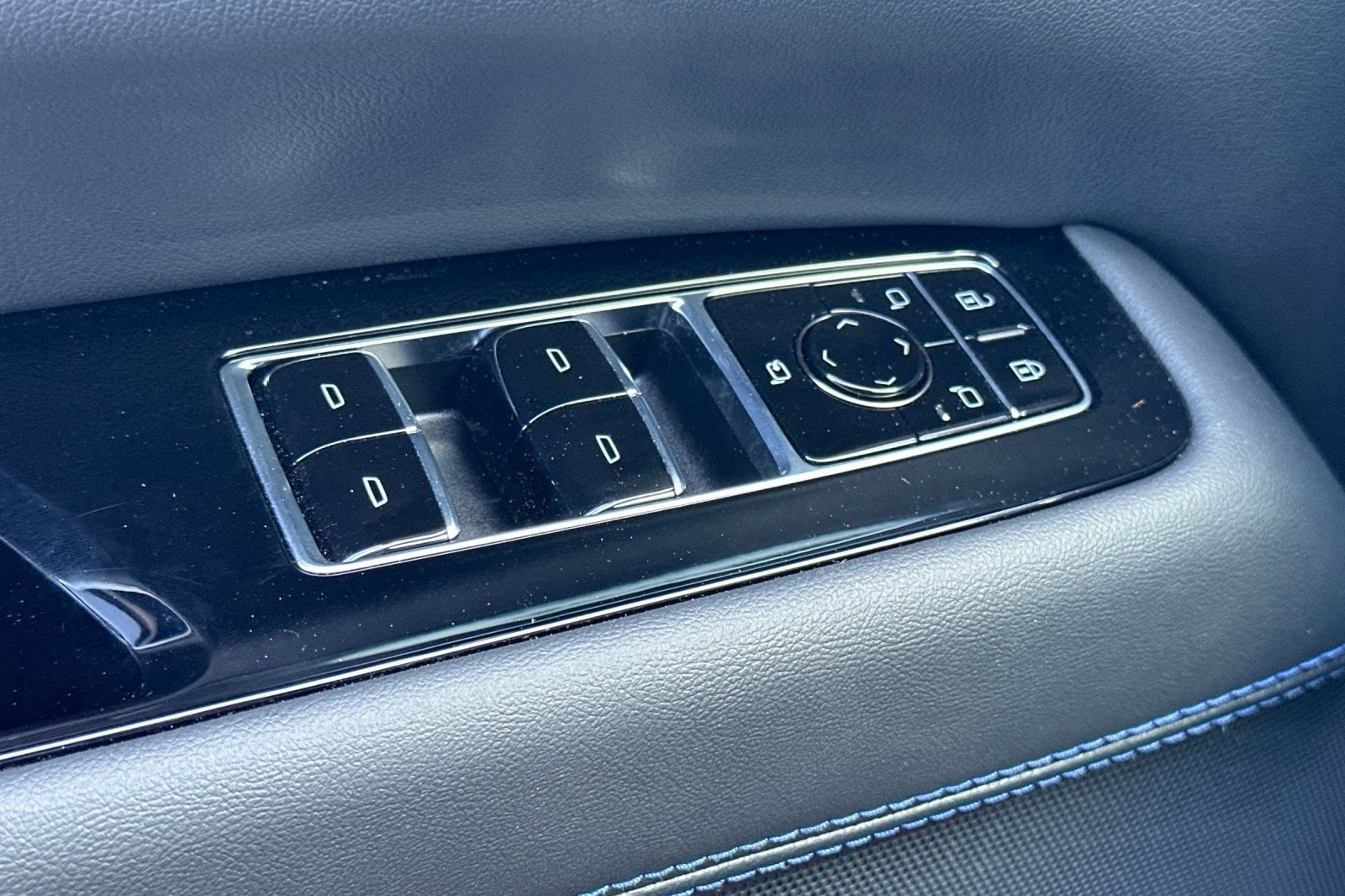 2025 Cadillac ESCALADE IQ Sport 1