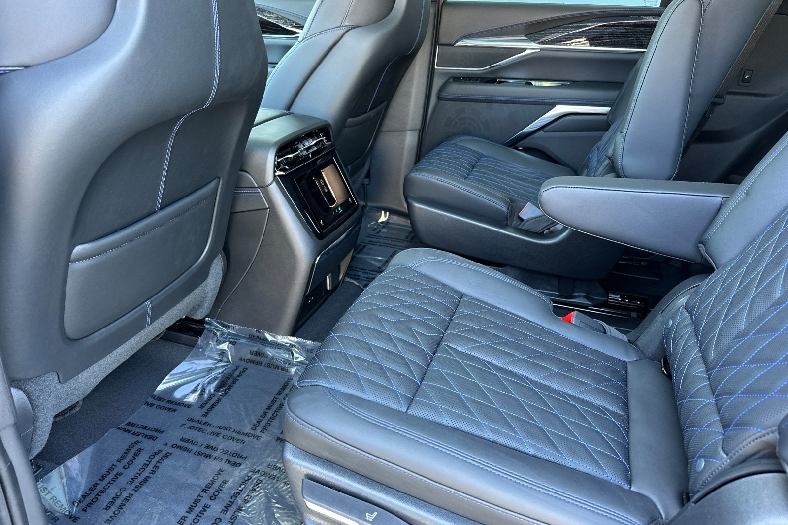 2025 Cadillac ESCALADE IQ Sport 1