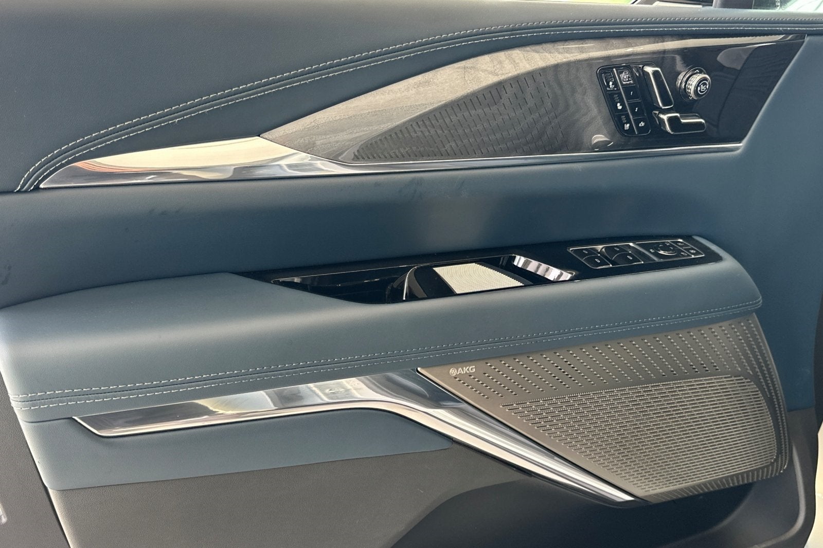 2025 Cadillac ESCALADE IQ Sport 2