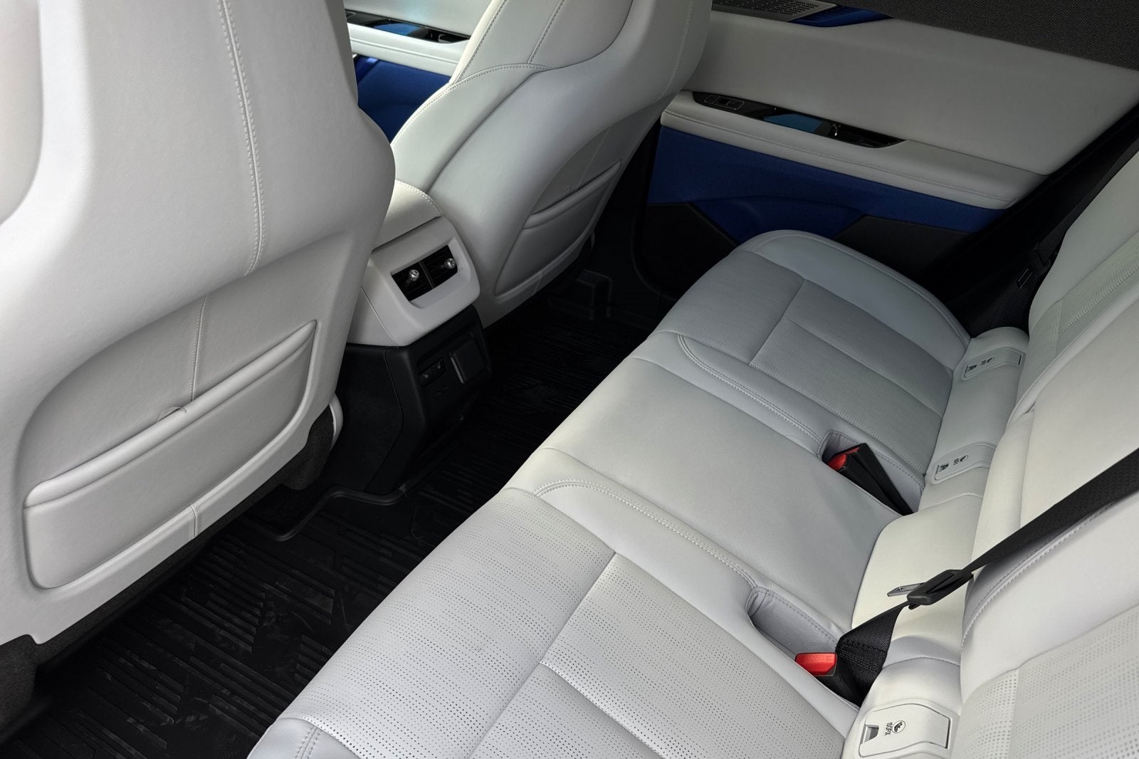 2025 Cadillac OPTIQ Luxury