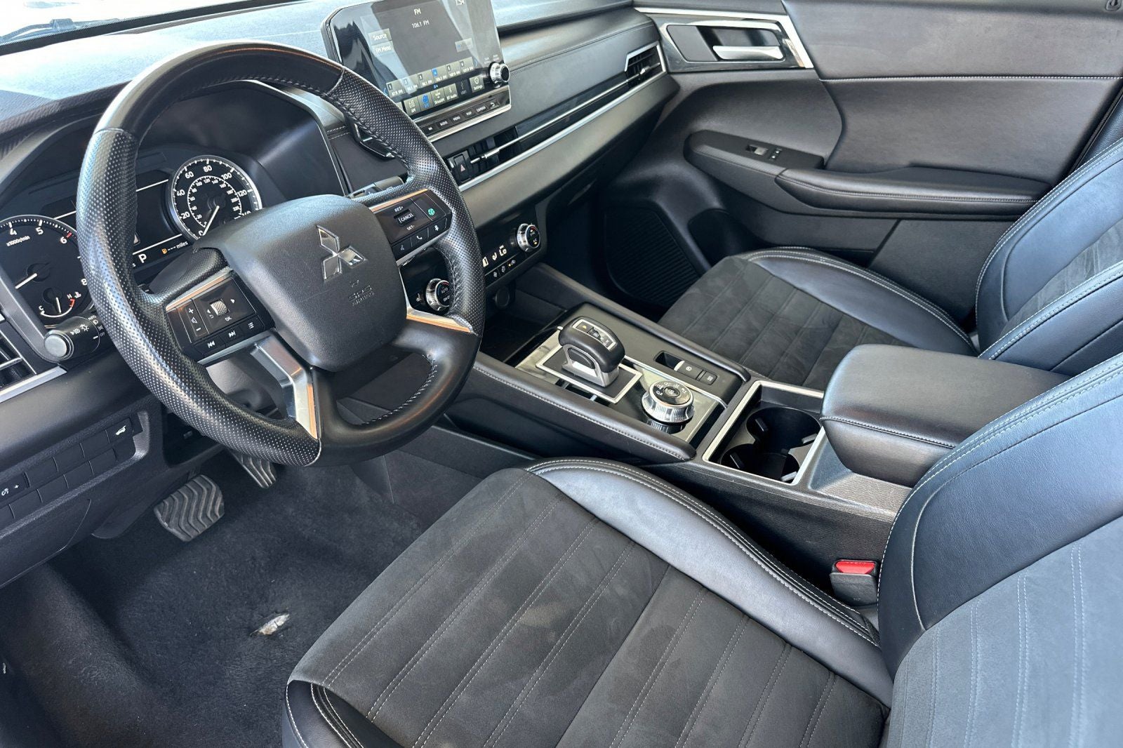 2024 Mitsubishi Outlander SE