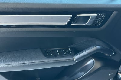 2023 Porsche Cayenne S Platinum Edition