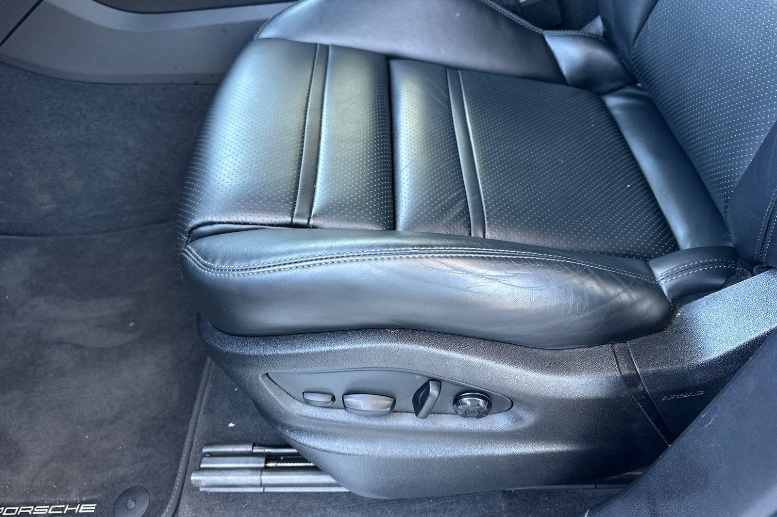 2023 Porsche Cayenne S Platinum Edition