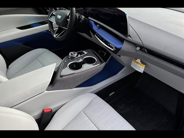 2025 Cadillac OPTIQ Luxury 2