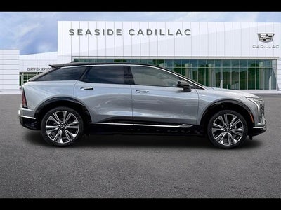 2025 Cadillac OPTIQ Luxury 2