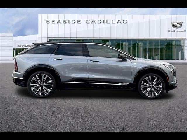 2025 Cadillac OPTIQ Luxury 2