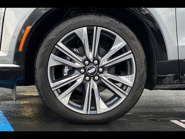 2025 Cadillac OPTIQ Luxury 2