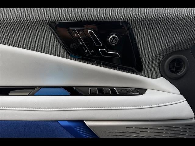 2025 Cadillac OPTIQ Luxury 2