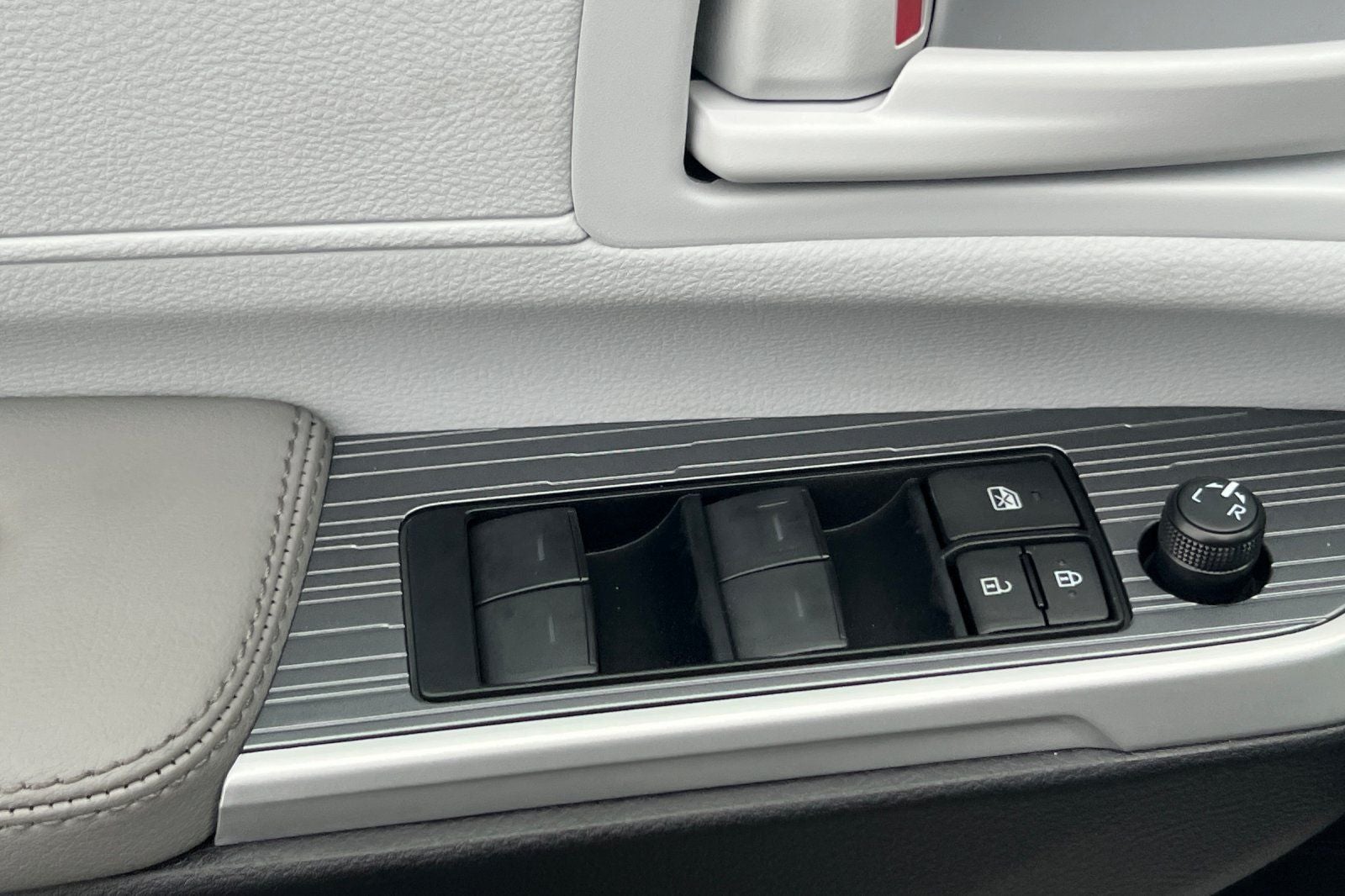 2026 Toyota Sienna LE 8 Passenger