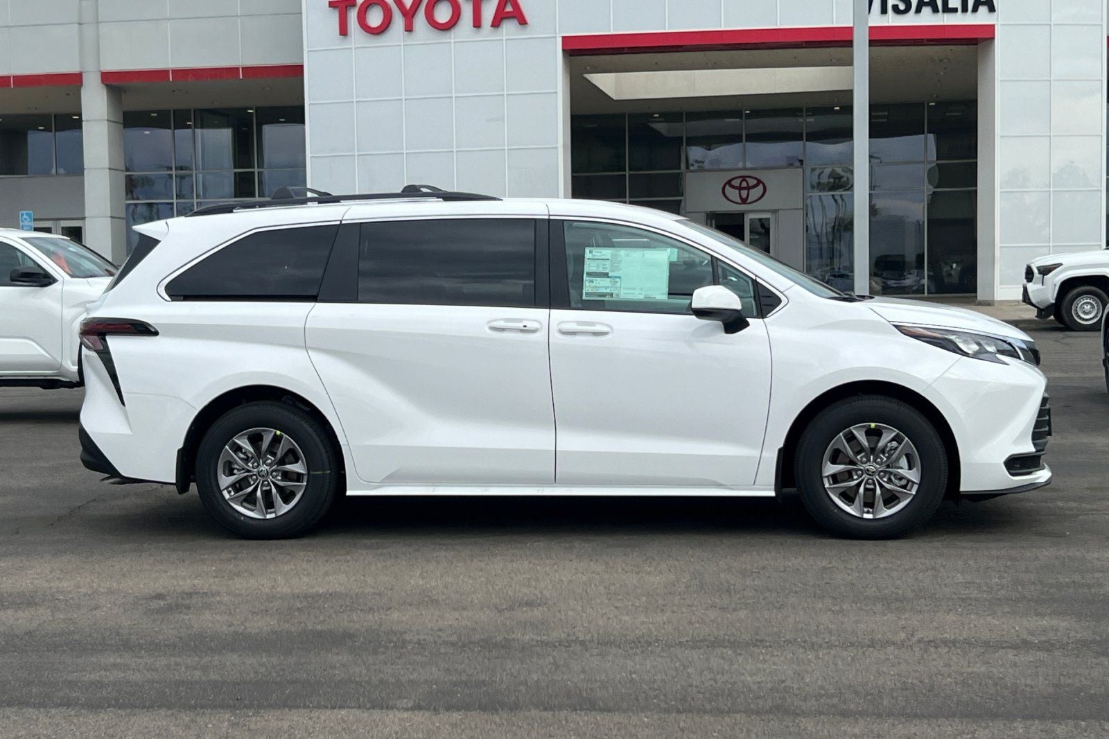 2026 Toyota Sienna LE 8 Passenger