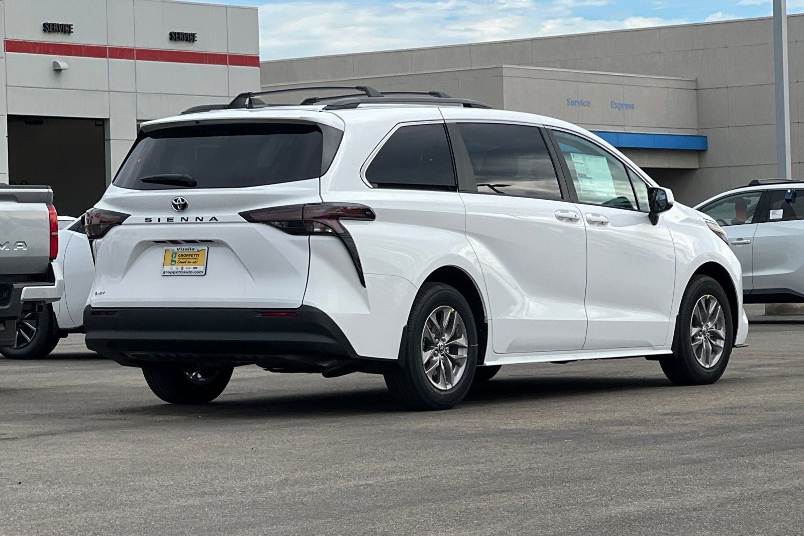 2026 Toyota Sienna LE 8 Passenger