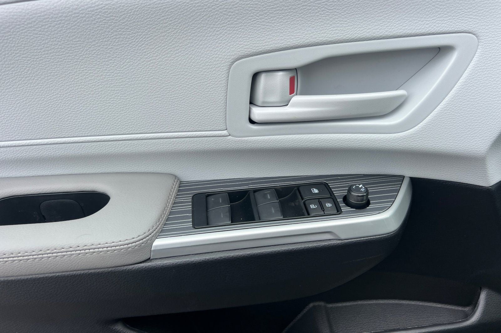 2026 Toyota Sienna LE 8 Passenger