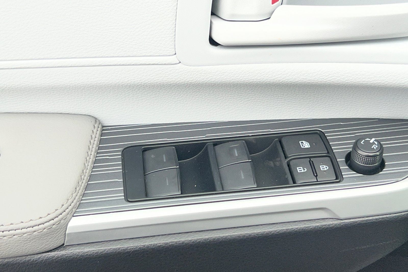 2026 Toyota Sienna LE 8 Passenger