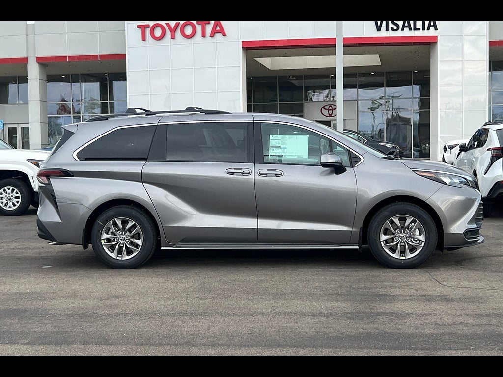 2026 Toyota Sienna LE