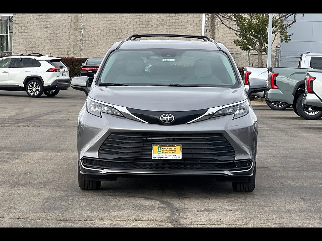 2026 Toyota Sienna LE